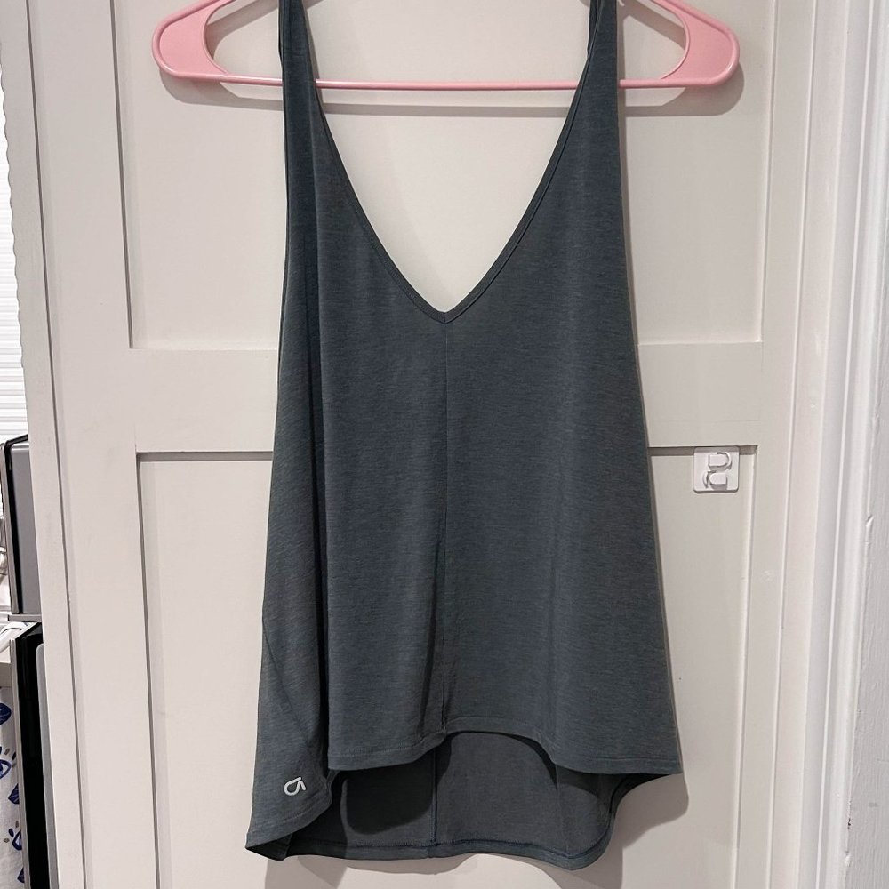 NWT GapFit Breathe V-Neck Tank